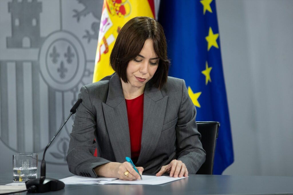 La ministra de Ciencia, Innovación y Universidades, Diana Morant, durante una rueda de prensa posterior a la reunión del Consejo de Ministros | Alejandro Martínez (Europa Press).