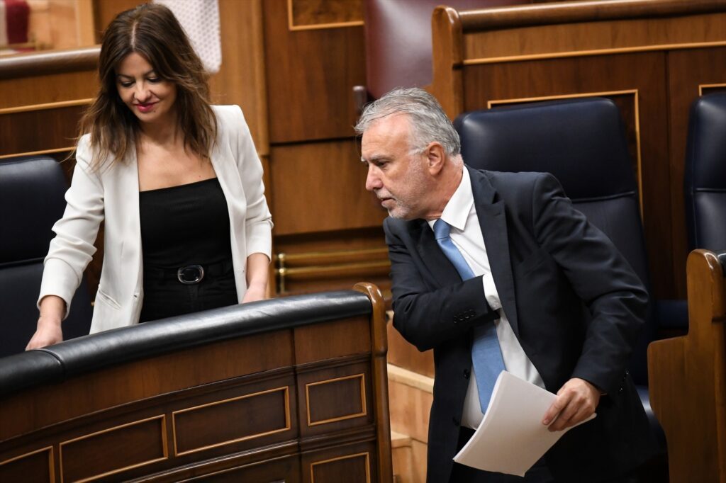 El ministro de Política Territorial, Ángel Víctor Torres, durante su intervención en una sesión plenaria en el Congreso de los Diputados | Fernando Sánchez (Europa Press).