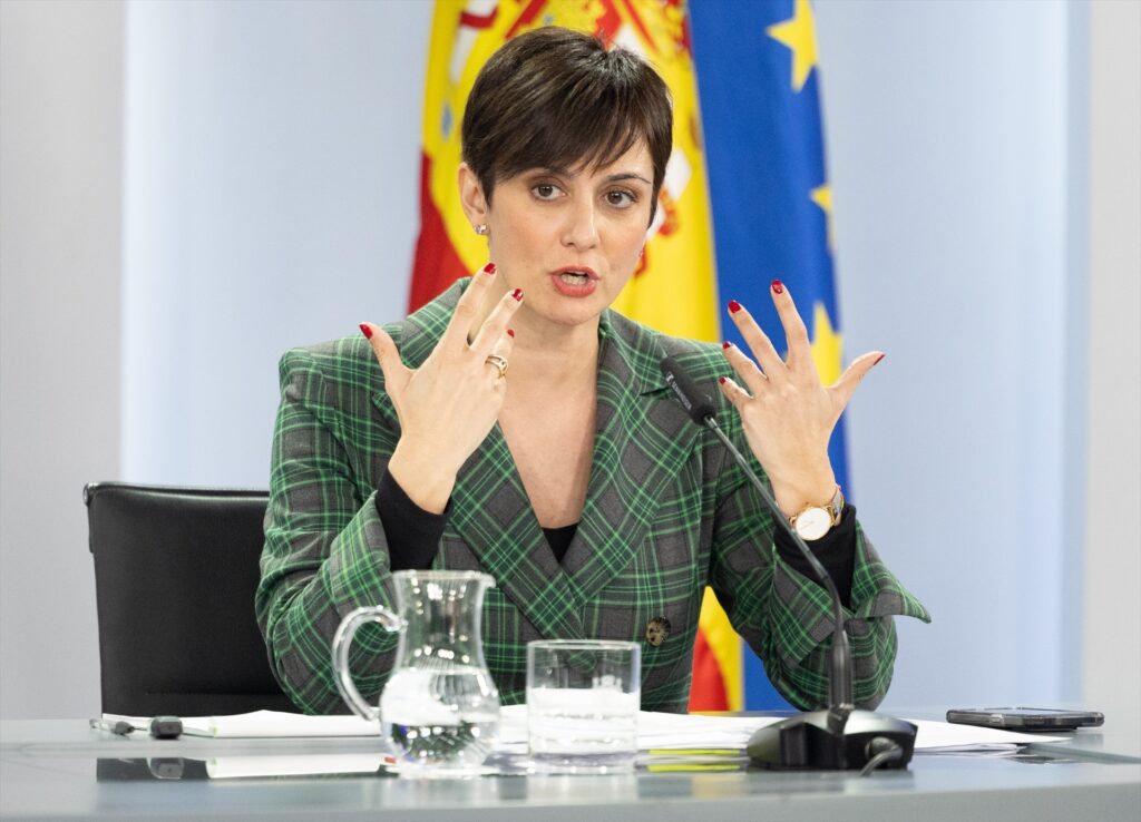 Imagen de archivo de la ministra de Vivienda y Agenda Urbana, Isabel Rodríguez, durante una rueda de prensa posterior a la reunión del Consejo de Ministros | Eduardo Parra (Europa Press).