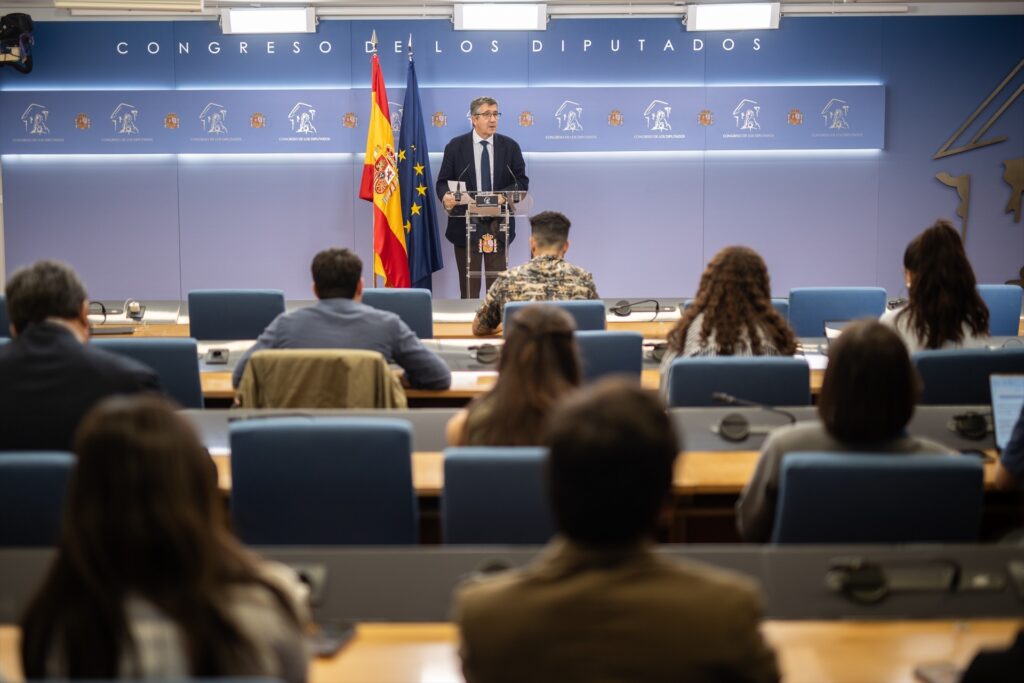 El portavoz del PSOE en el Congreso, Patxi López, durante una rueda de prensa posterior a la Junta de Portavoces, en el Congreso de los Diputados | Alejandro Martínez (Europa Press).