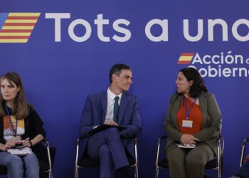 El presidente del Gobierno, Pedro Sánchez, durante una reunión con representantes de la Asociación de Damnificados por la DANA de L'Horta Sud, la Asociación de Víctimas Mortales DANA 29-O y la Associació Víctimes de la DANA 29 d’octubre, en la  Delegación del Gobierno en la Comunitat Valenciana, a 22 de mayo de 2025, en Valencia, Comunidad Valenciana (España). 

Rober Solsona / Europa Press