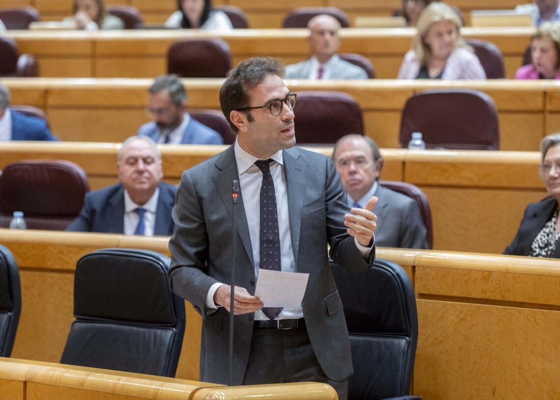 El ministro de Economía, Comercio y Empresa, Carlos Cuerpo, durante una sesión de control al Gobierno en el Senado, a 27 de mayo de 2025, en Madrid  | Alberto Ortega / Europa Press
