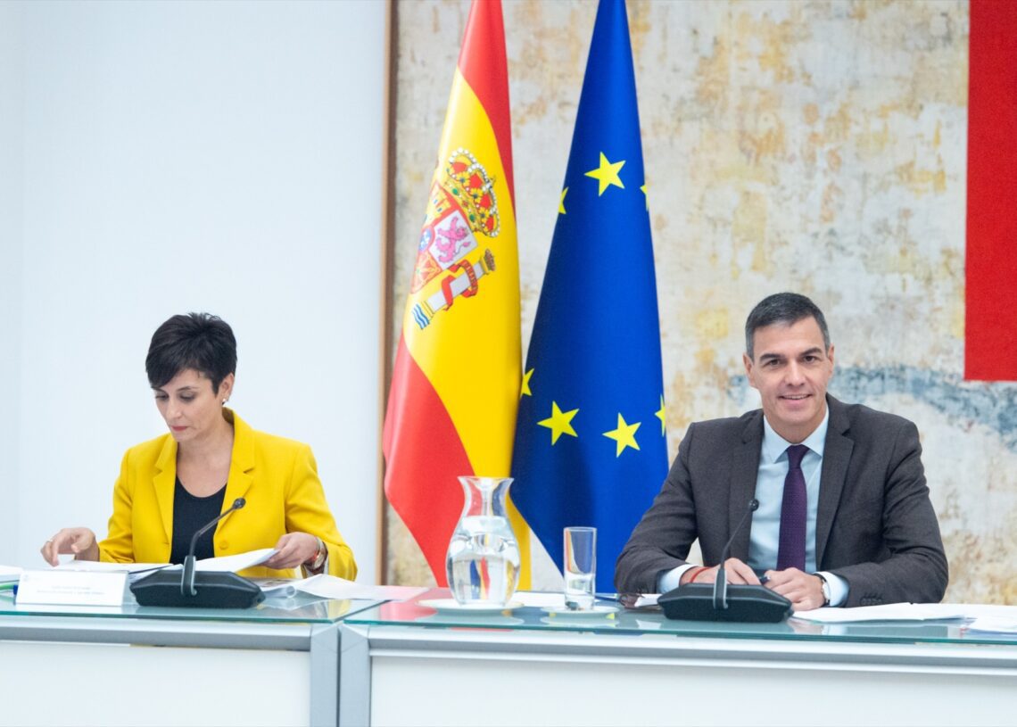 Imagen de archivo del presidente del Gobierno, Pedro Sánchez, junto a la ministra de Vivienda y Agenda Urbana | Gustavo Valiente (Europa Press).