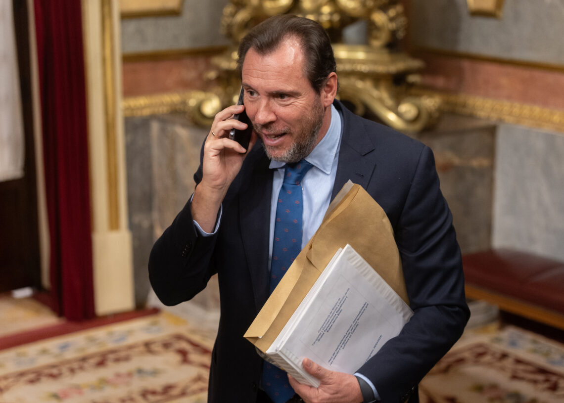 El ministro de Transportes y Movilidad Sostenible, Óscar Puente, durante una sesión de control al Gobierno, en el Congreso de los Diputados, a 9 de abril de 2025, en Madrid (España). 
Eduardo Parra / Europa Press