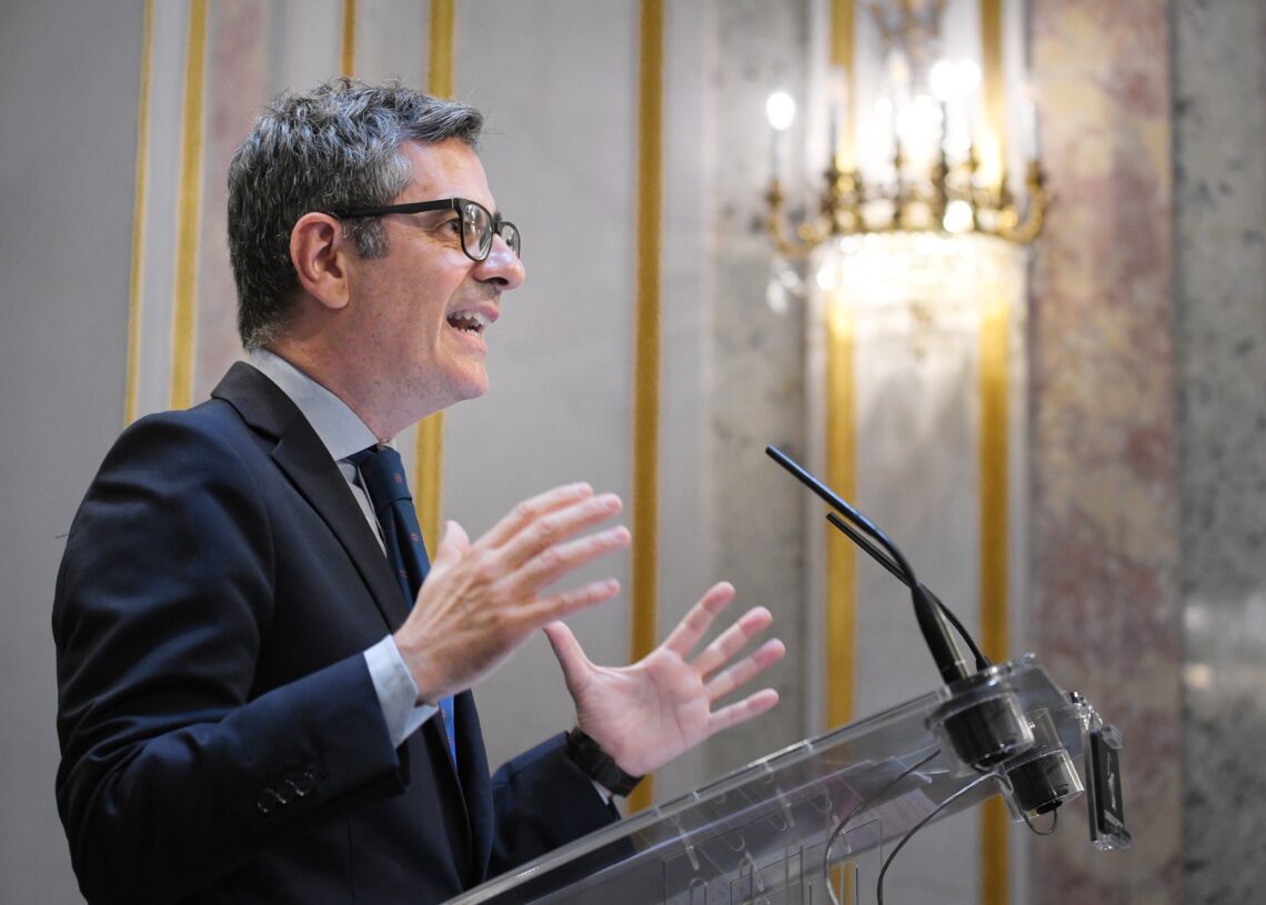 (Foto de ARCHIVO)
El ministro de la Presidencia, Justicia y Relaciones con las Cortes, Félix Bolaños, ofrece una rueda de prensa durante una sesión plenaria en el Congreso de los Diputados, a 11 de junio de 2025, en Madrid (España). 

Fernando Sánchez / Europa Press
