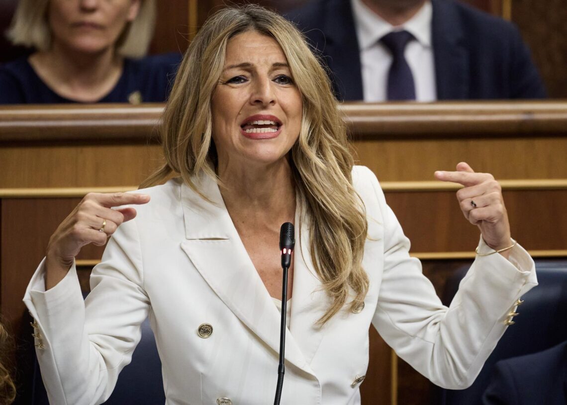 La vicepresidenta segunda y ministra de Trabajo, Yolanda Díaz, durante un pleno en el Congreso de los Diputados, a 25 de junio de 2025, en Madrid (España).  Jesús Hellín - Europa Press