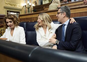 La ministra de Hacienda, María Jesús Montero, la ministra de Trabajo, Yolanda Díaz, y el ministro de Presidencia, Félix Bolaños, durante un pleno en el Congreso de los Diputados, a 25 de junio de 2025, en Madrid (España).  Jesús Hellín - Europa Press