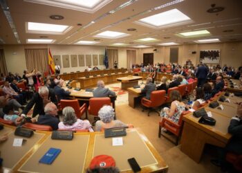 Archivo - La presidenta del Congreso, Francina Armengol, y el presidente de la Fundación Víctimas del Terrorismo, Juan Benito, en el Congreso de los Diputados, a 27 de junio de 2024, en Madrid (España).Eduardo Parra - Europa Press - Archivo