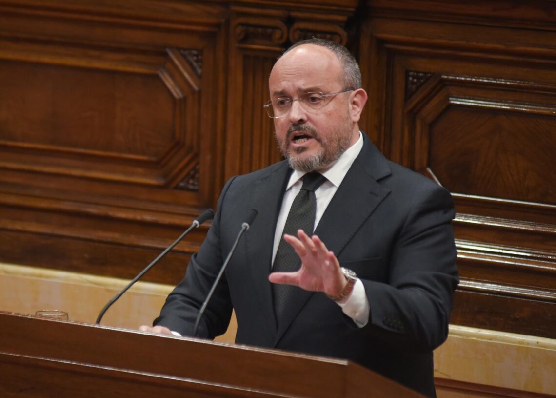 Archivo - El presidente del Partido Popular catalán, Alejandro Fernández, interviene durante el pleno del Parlament, a 6 de mayo de 2025, en Barcelona, Cataluña (España). Alberto Paredes - Europa Press - Archivo