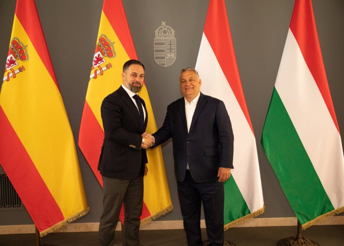 Archivo - El presidente de Vox, Santiago Abascal, con el primer ministro de Hungría, Viktor OrbanVOX - Archivo