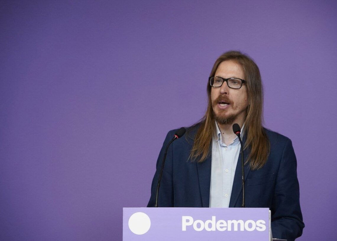 Archivo - El secretario de Organización de Podemos, Pablo Fernández, en rueda de prensa en la sede del partido para valorar la actualidad política.PODEMOS - Archivo