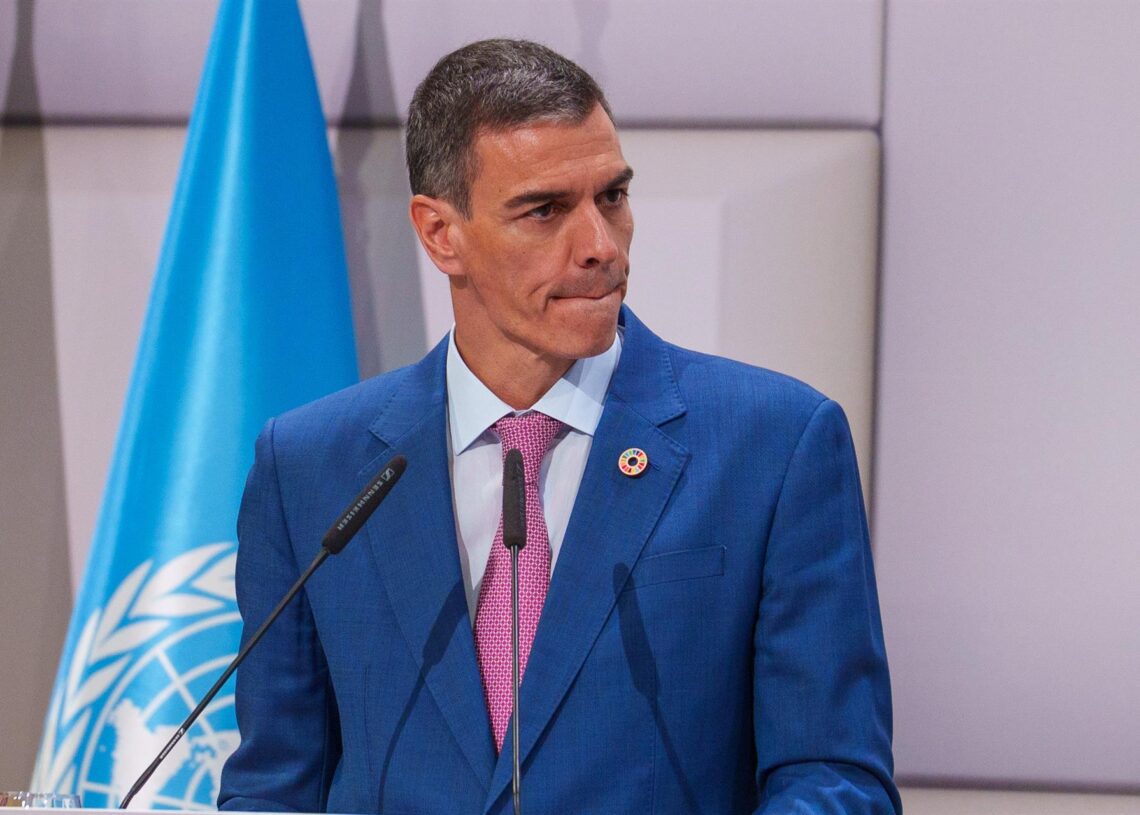 El presidente del Gobierno, Pedro Sánchez atiende a los medios de comunicación. A 30 de junio de 2025 en Sevilla, Andalucía (España). Francisco J. Olmo - Europa Press