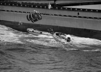 Acción de Greenpeace contra residuos nucleares en 1982, archivoGREENPEACE