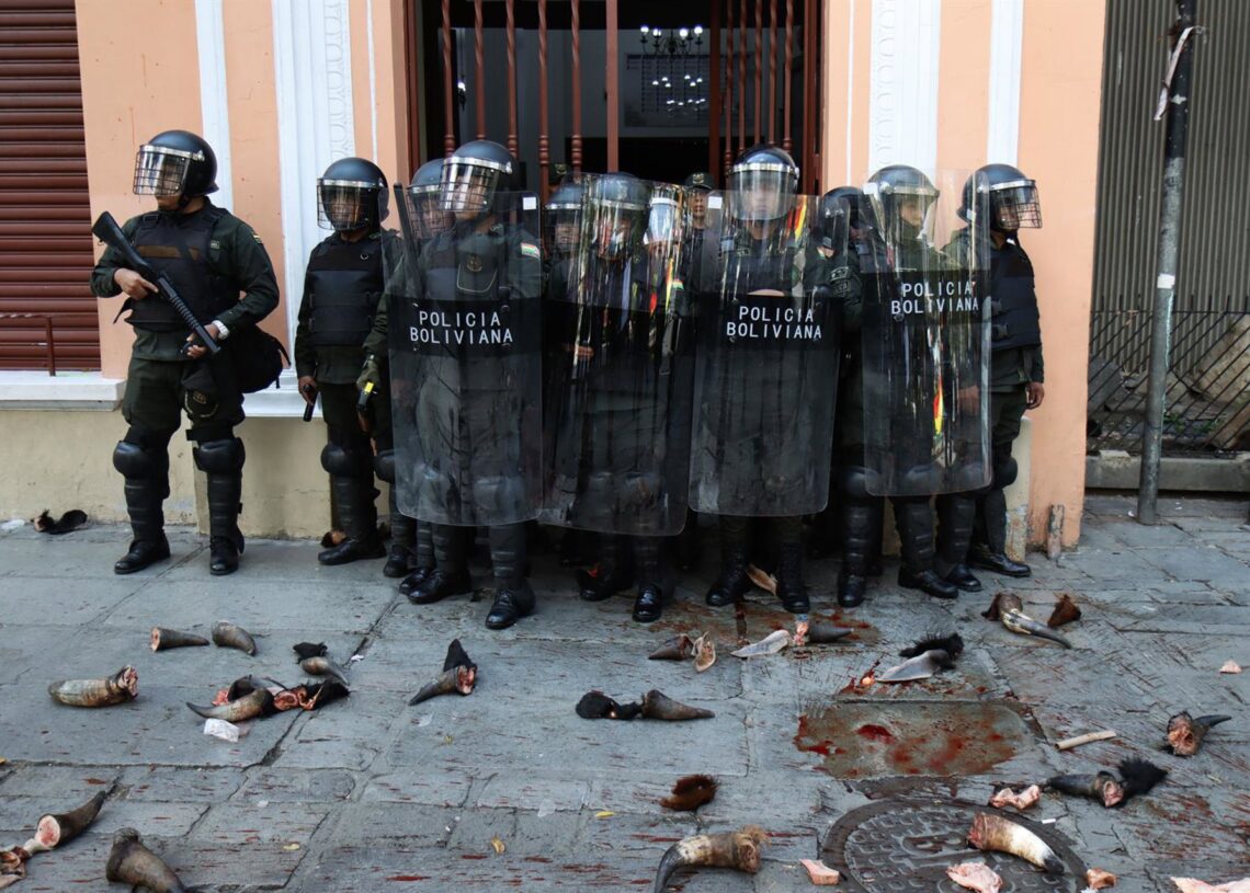 Archivo - Efectivos de la Policía Boliviana durante una protesta, en una imagen de archivo.Europa Press/Contacto/Diego Rosales - Archivo