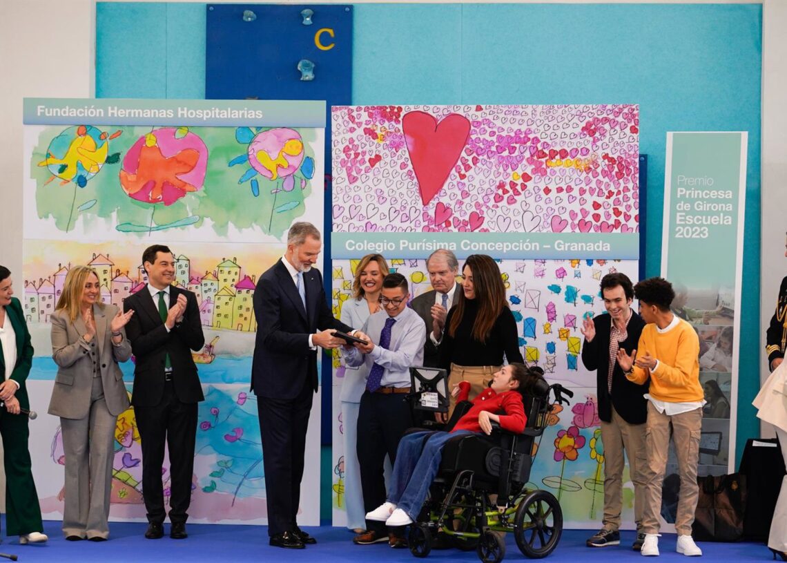 Archivo - El Rey Felipe VI durante la entrega del Premio Princesa de Girona Escuela del Año en el Centro de Educación Especial Purísima Concepción de Hermanas HospitalariasArsenio Zurita - Europa Press - Archivo