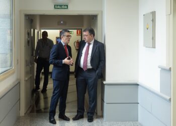 (Foto de ARCHIVO)
El ministro de la Presidencia, Relaciones con las Cortes y Justicia, Félix Bolaños (i), conversa con Aitor Esteban | EDUARDO PARRA (EP)