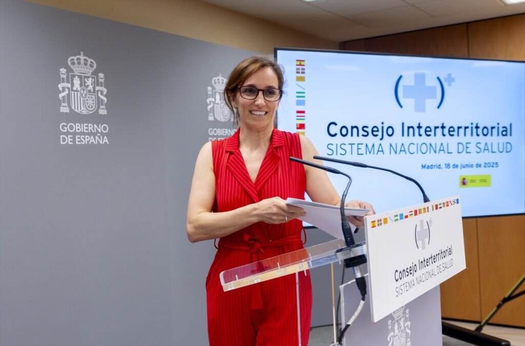 Imagen de archivo de la ministra de Sanidad, Mónica García, durante una rueda de prensa tras una reunión del Consejo Interterritorial del Sistema Nacional de Salud (CISNS) | Alberto Ortega (Europa Press).