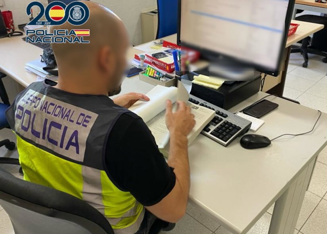 Archivo - Agente de ElchePOLICÍA NACIONAL - Archivo