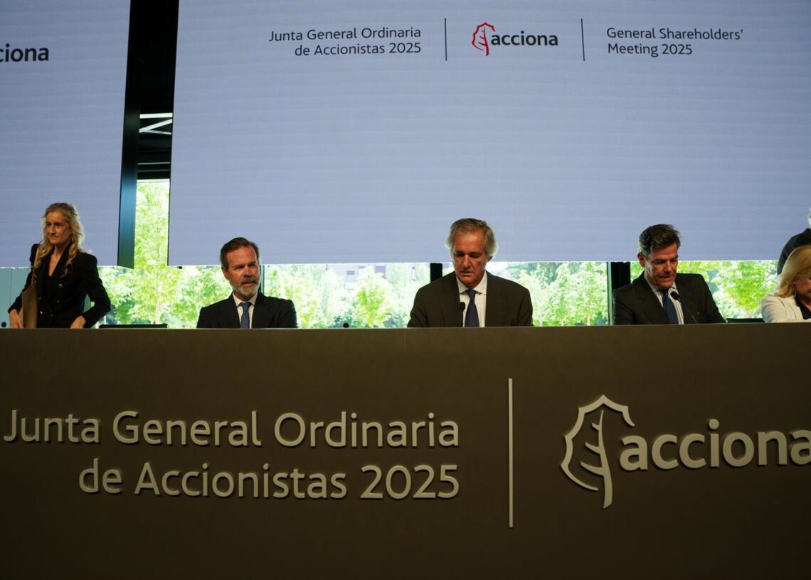 El presidente y CEO de Acciona, José Manuel Entrecanales Domecq (c), durante la Junta General de Accionistas de Acciona, a 26 de junio de 2025, en MadridMatias Chiofalo - Europa Press