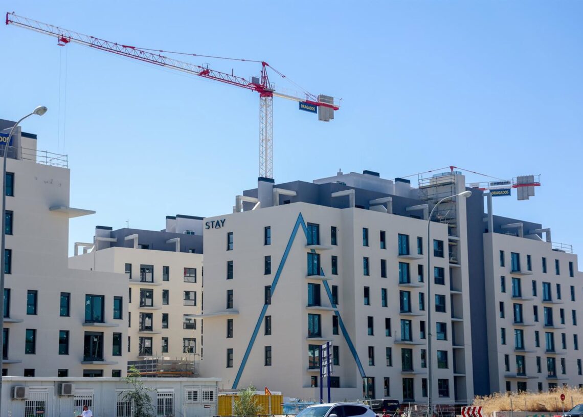 Archivo - Viviendas en construcción, a 10 de septiembre de 2024, en Madrid (España).Ricardo Rubio - Europa Press - Archivo