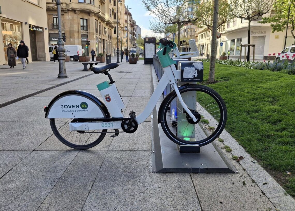 Archivo - Servicio de alquiler de bicicletas eléctricas del Ayuntamiento de PamplonaEUROPA PRESS - Archivo