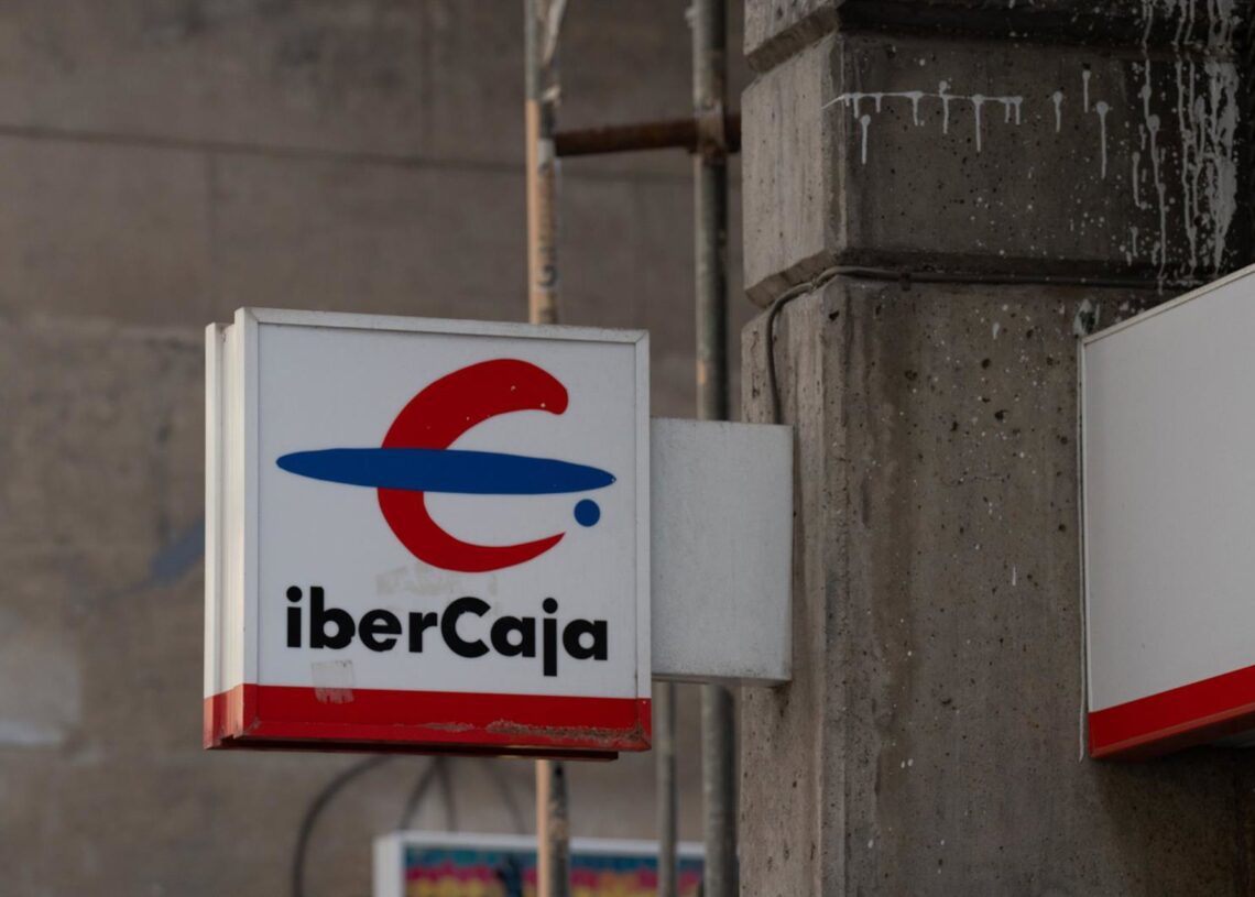 Archivo - Fachada del banco Ibercaja.David Zorrakino - Europa Press - Archivo