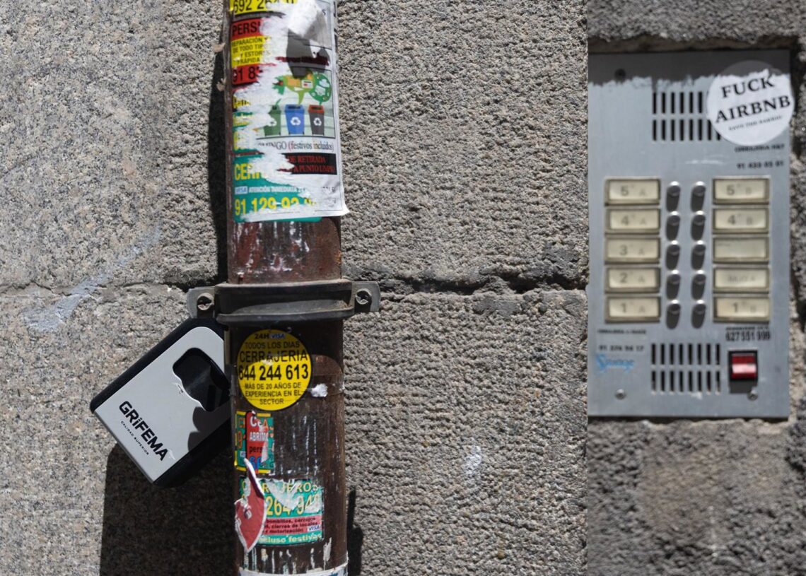 Archivo - Caja de seguridad para las llaves de una piso de alquiler turístico, a 17 de junio de 2024, en Madrid (España).Eduardo Parra - Europa Press - Archivo