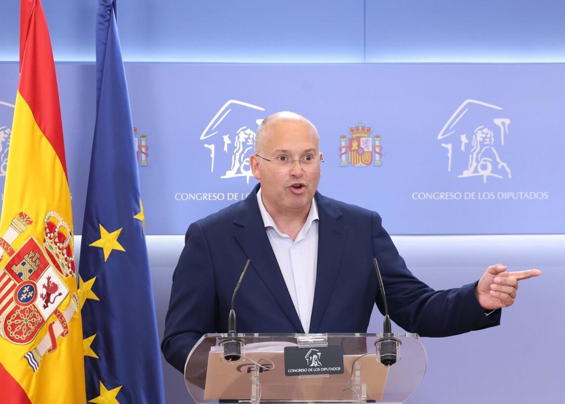 EL portavoz del PP en el Congreso, Miguel Tellado, durante una rueda de prensa en el Congreso de los Diputados, a 1 de julio de 2025, en Madrid (España).Marta Fernández - Europa Press