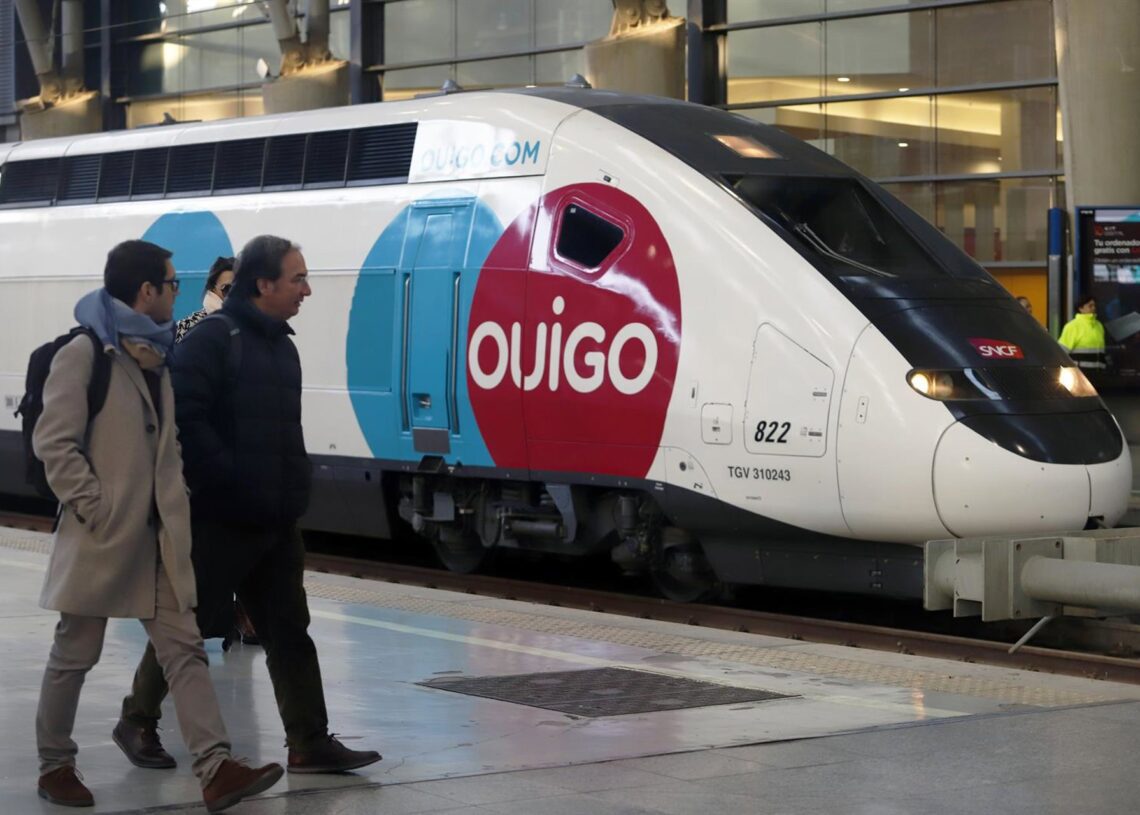 Archivo - El nuevo tren de alta velocidad Ouigo a su llegada a la estación María ZambranoÁlex Zea - Europa Press - Archivo