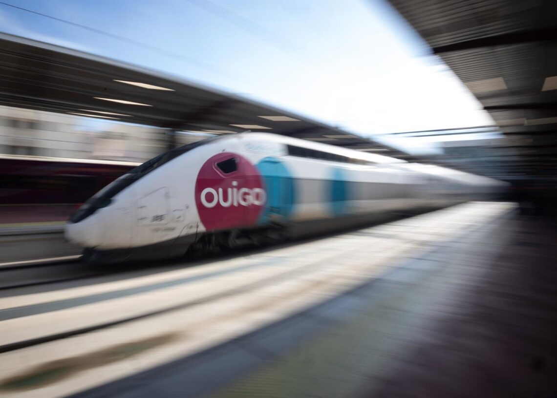 Archivo - Un tren de Ouigo en la estación de Chamartín-Clara Campoamor, a 2 de enero de 2025, en Madrid (España)Eduardo Parra - Europa Press - Archivo