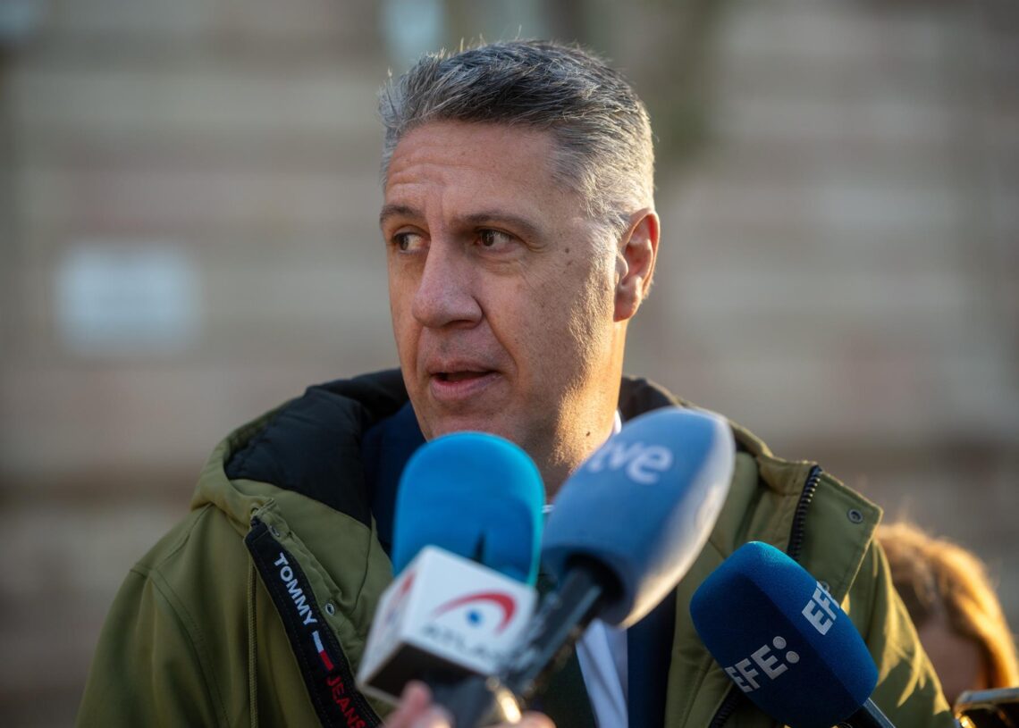 Archivo - El alcalde de Badalona, Xavier García Albiol, ofrece declaraciones a los medios a su llegada a la audiencia de Barcelona, a 9 de diciembre de 2024, en Barcelona, Catalunya (España). Lorena Sopêna - Europa Press - Archivo