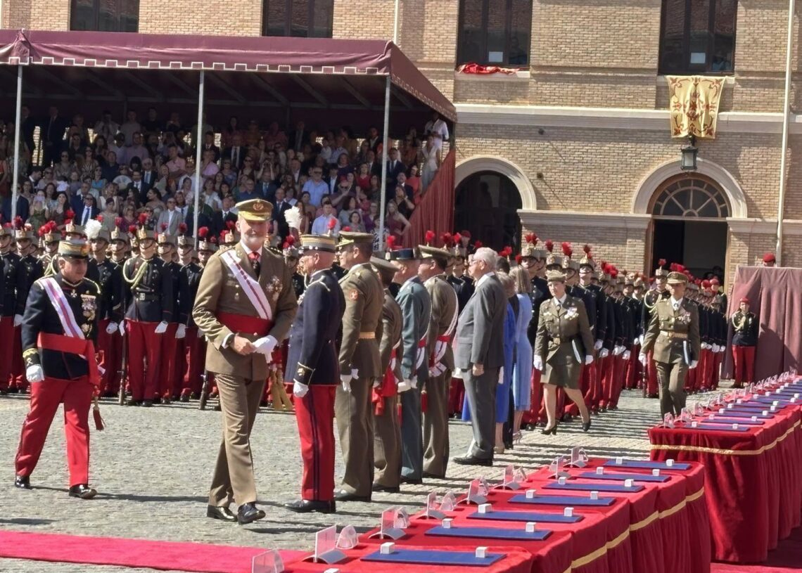 Su Majestad el Rey, Don Felipe VI, en la entrega de Reales Despachos a los 489 nuevos oficiales del Ejército y la Guardia Civil egresados de la Academia General Militar.EUROPA PRESS.