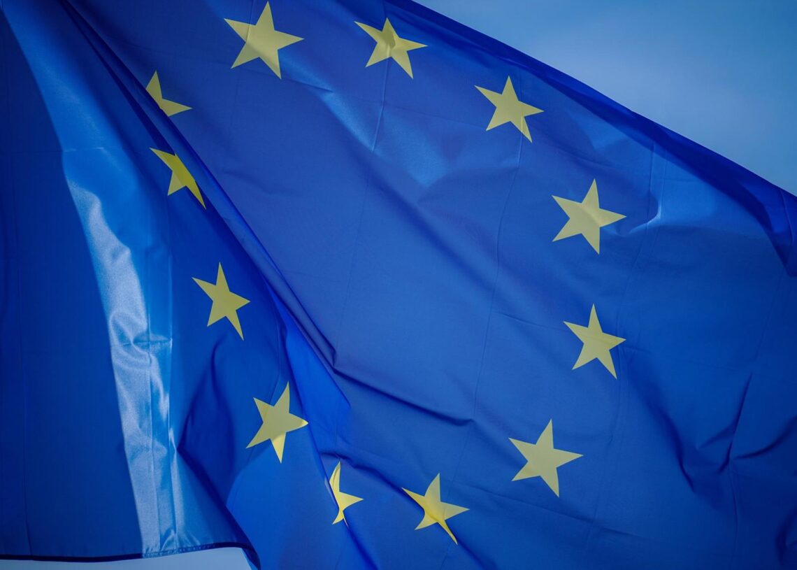 Archivo - Bandera de la Unión Europea en Versalles (Francia).Kay Nietfeld/Dpa - Archivo