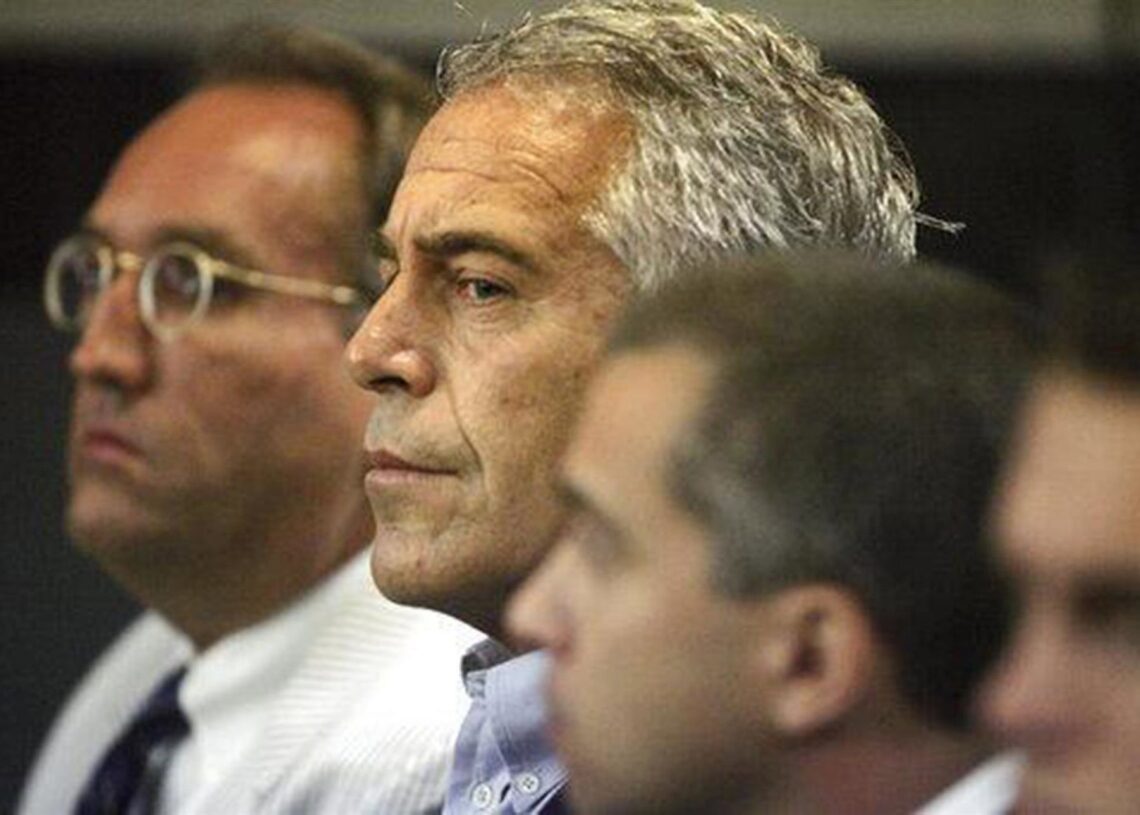 Archivo - El multimillonario Jeffrey Epstein en una imagen de archivo. PALM BEACH POST / ZUMA PRESS / CONTACTOPHOTO