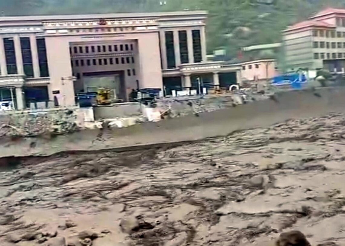 Inundación causada por la crecida de un río en Rasuwa, Nepal, que ha arrasado el Puente de la Amistad entre Nepal y ChinaEuropa Press/Contacto/Sunil Sharma