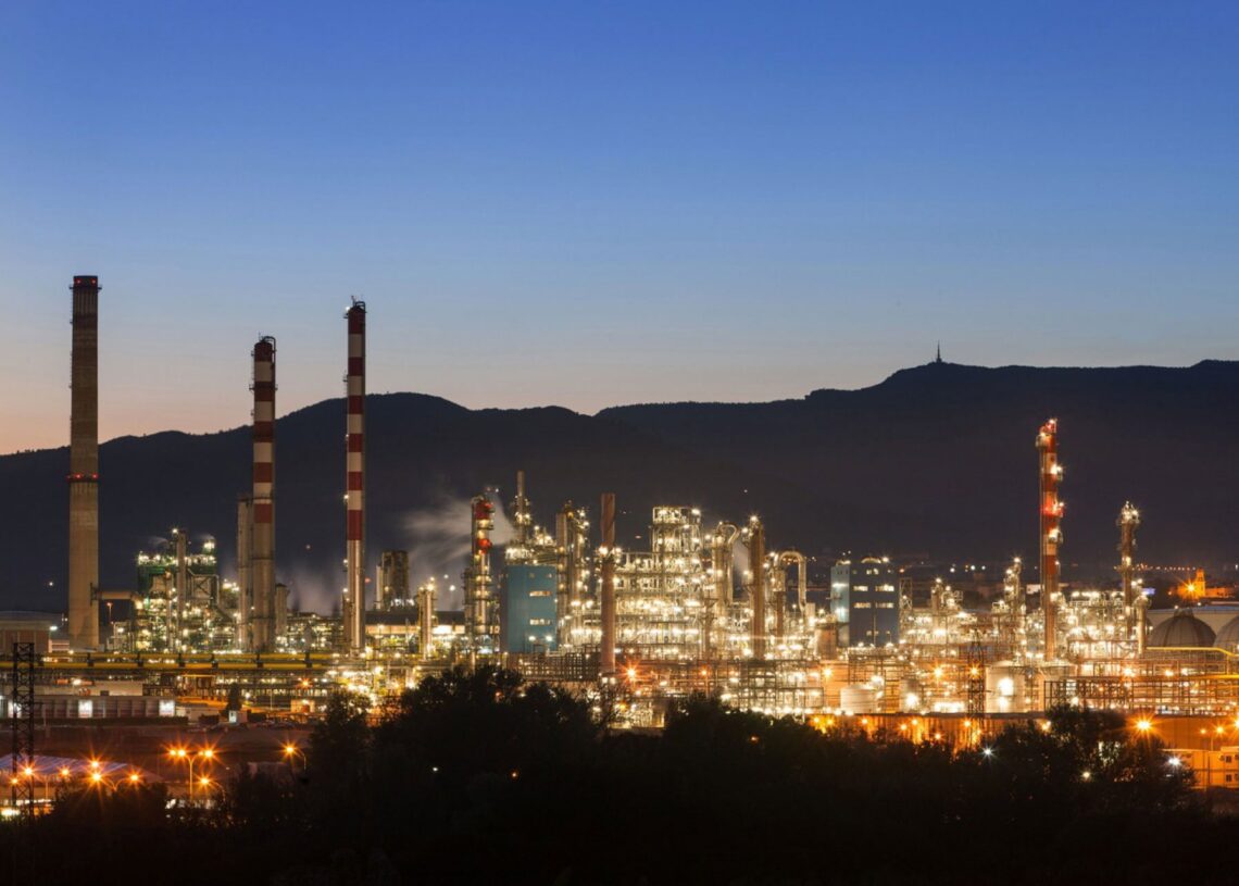 Archivo - Industria petroquímica en el Camp de TarragonaURV - Archivo