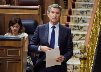 El presidente del PP, Alberto Núñez Feijóo, durante un pleno extraordinario, en el Congreso de los Diputados, a 9 de julio de 2025, en Madrid (España). Jesús Hellín - Europa Press