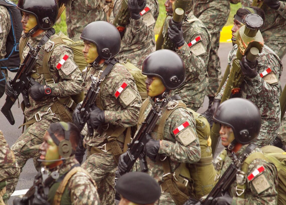 Archivo - Soldados del Ejército de Perú durante un desfile en LimaEuropa Press/Contacto/Carlos Garcia Granthon