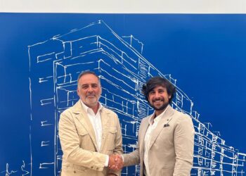 De izda a dcha: Juan José Cercadillo, CEO de Hercesa, y Cristian G. Pastrana, fundador y CEO de eVoostEVOOST Y HERCESA