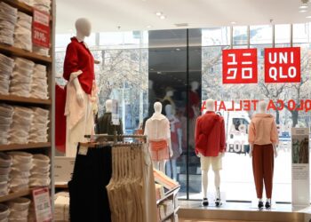 Archivo - Interior de la nueva flagship store de Uniqlo, a 26 de marzo de 2025, en Madrid (España). El nuevo local ubicado en el complejo de Azca en el Paseo de la Castellana cuenta con una superficie de 1.200 metros cuadrados distribuidos en tres plantasMarta Fernández - Europa Press - Archivo