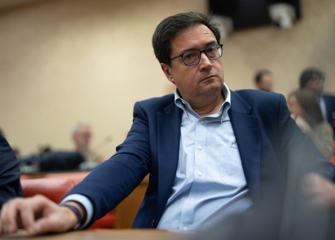 Archivo - El ministro de Transformación Digital y Función Pública, Óscar López, en una imagen de archivo en el Congreso de los Diputados.Alejandro Martínez Vélez - Europa Press - Archivo