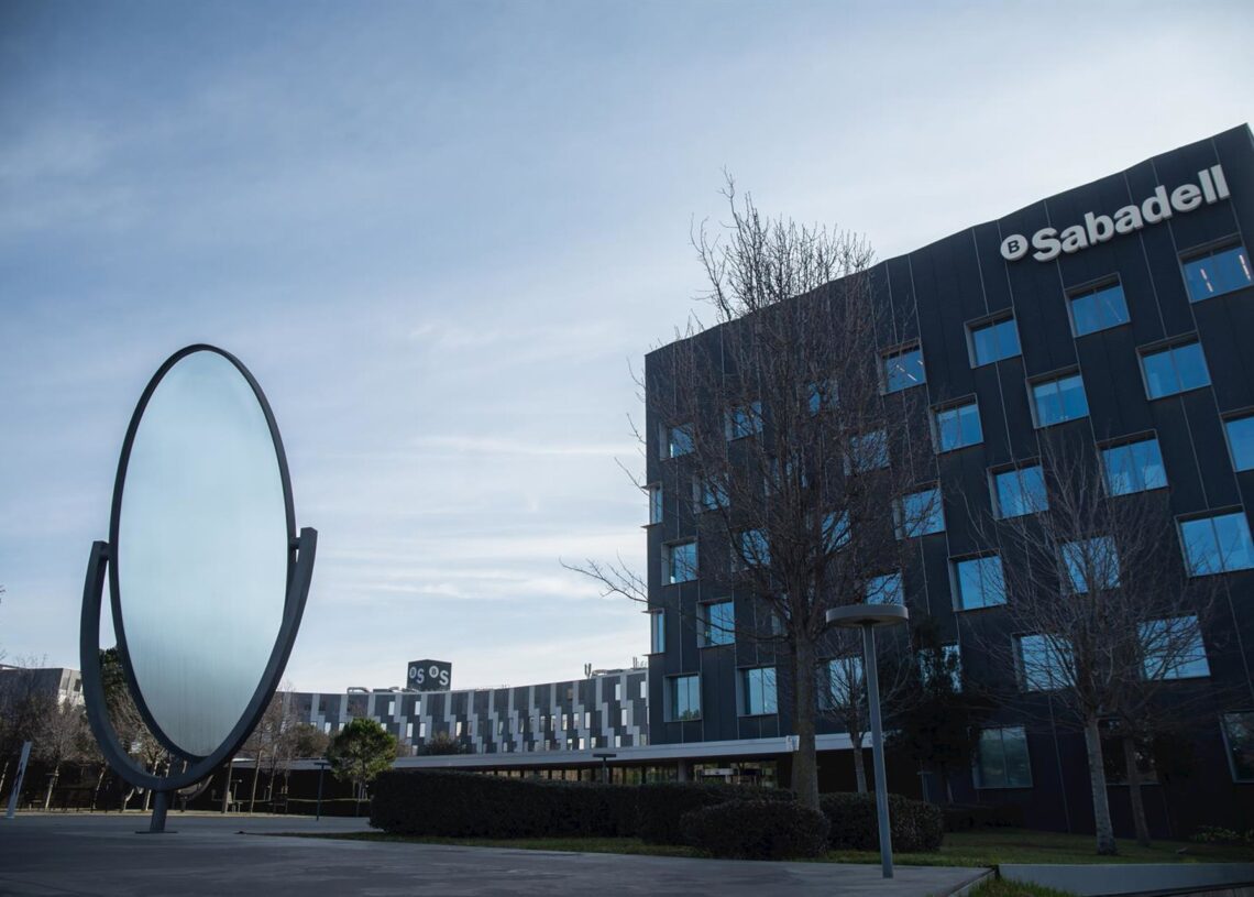 Archivo - Edificio del Banco Sabadell, a 1 de febrero de 2024, en San Cugat del Vallés, Barcelona, Catalunya (España).David Zorrakino - Europa Press - Archivo