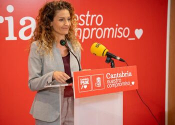 Archivo - PSOE acusa a PP de "faltar al respeto" a cántabros al pedir que lleven a Moncloa las firmas por falta de médicos PSOE - Archivo