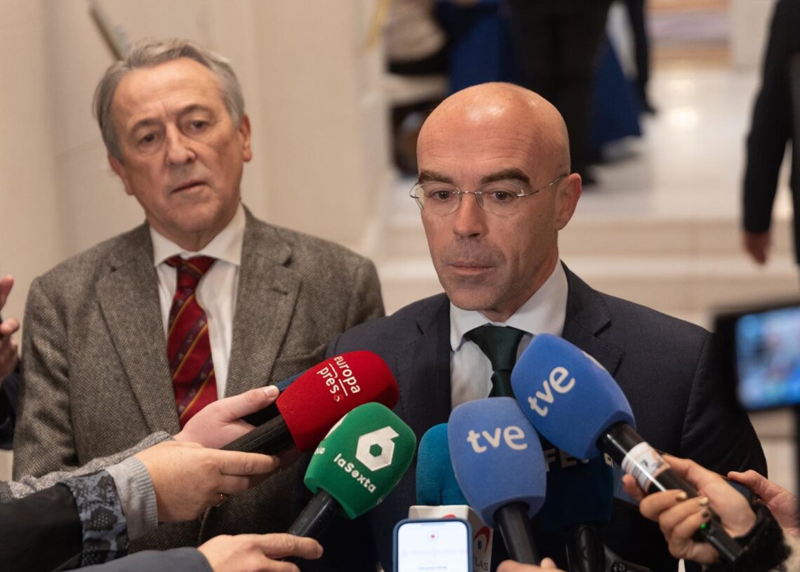 Archivo - El coordinador jurídico de VOX, Jorge Buxadé, ofrece declaraciones a los medios durante un desayuno informativo de Fórum Europa.Eduardo Parra - Europa Press - Archivo