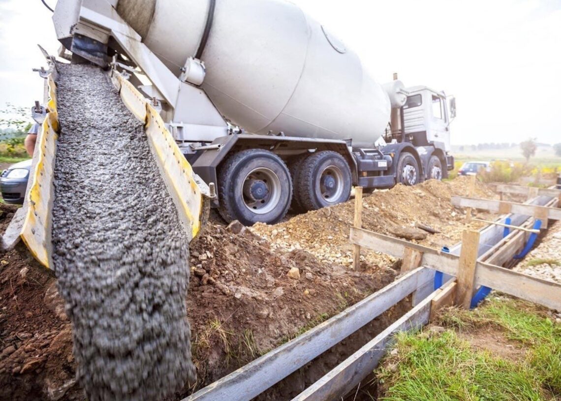 Archivo - Carga de hormigónANEFHOP - Archivo