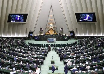 Archivo - El presidente de Irán, Masud Pezeshkian, durante una comparecencia ante el Parlamento en la capital, Teherán (archivo)Iranian Presidency/ZUMA Press Wi / DPA - Archivo