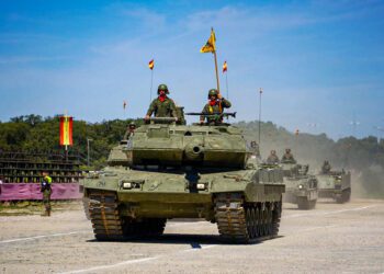 Archivo - Un momento del desfile motorizado desarrollado en la base de Cerro Muriano.BRI X - Archivo