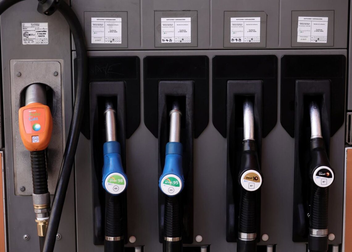 Archivo - Varias mangueras de carburante, en una gasolineraEduardo Parra - Europa Press - Archivo