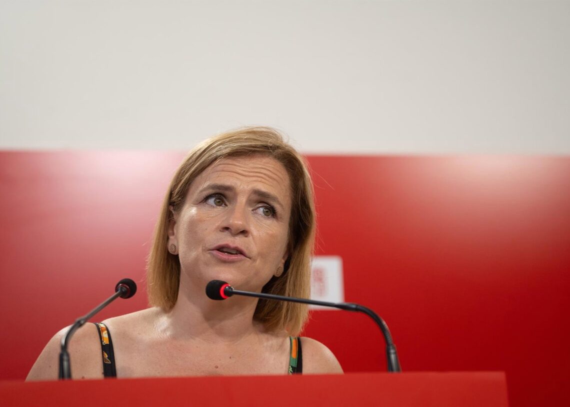 La secretaria general del PSPV en la ciudad de València, Pilar Bernabé, atiende a los medios de comunicaciónJorge Gil - Europa Press