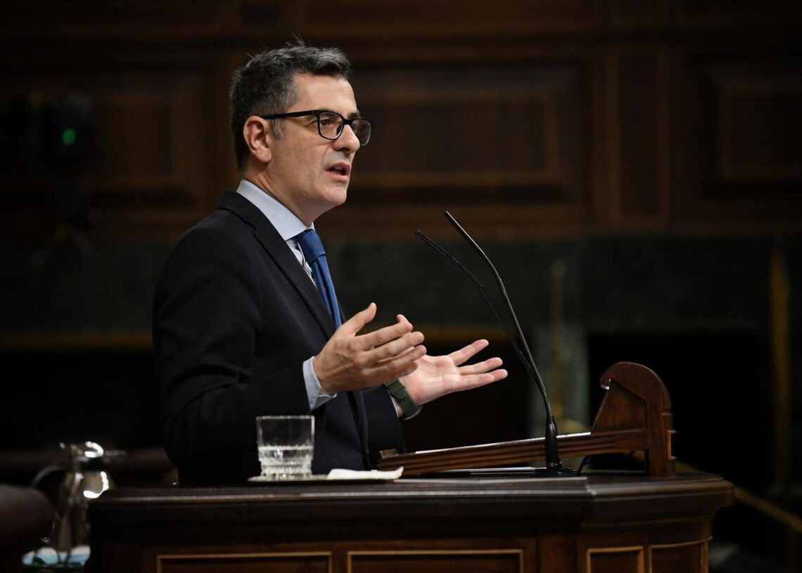 Archivo - El ministro de la Presidencia, Justicia y Relaciones con las Cortes, Félix Bolaños, interviene durante un pleno en el Congreso de los Diputados, a 19 de diciembre de 2024, en Madrid (España). Fernando Sánchez - Europa Press - Archivo